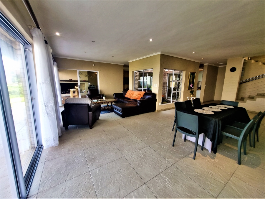 5 Bedroom Property for Sale in Bluewater Bay Western Cape